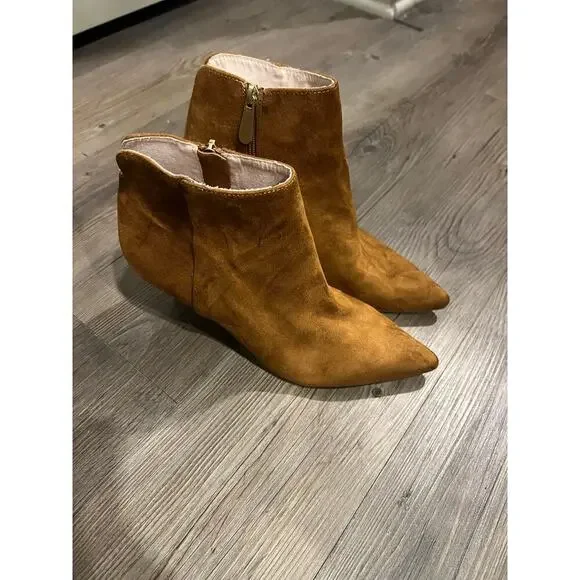 Charles David Suede Shoes - Picture 7 of 7